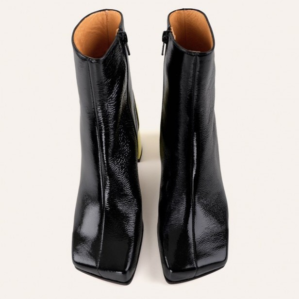 Chie Mihara Ubaita Black & Yellow